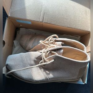 Toms